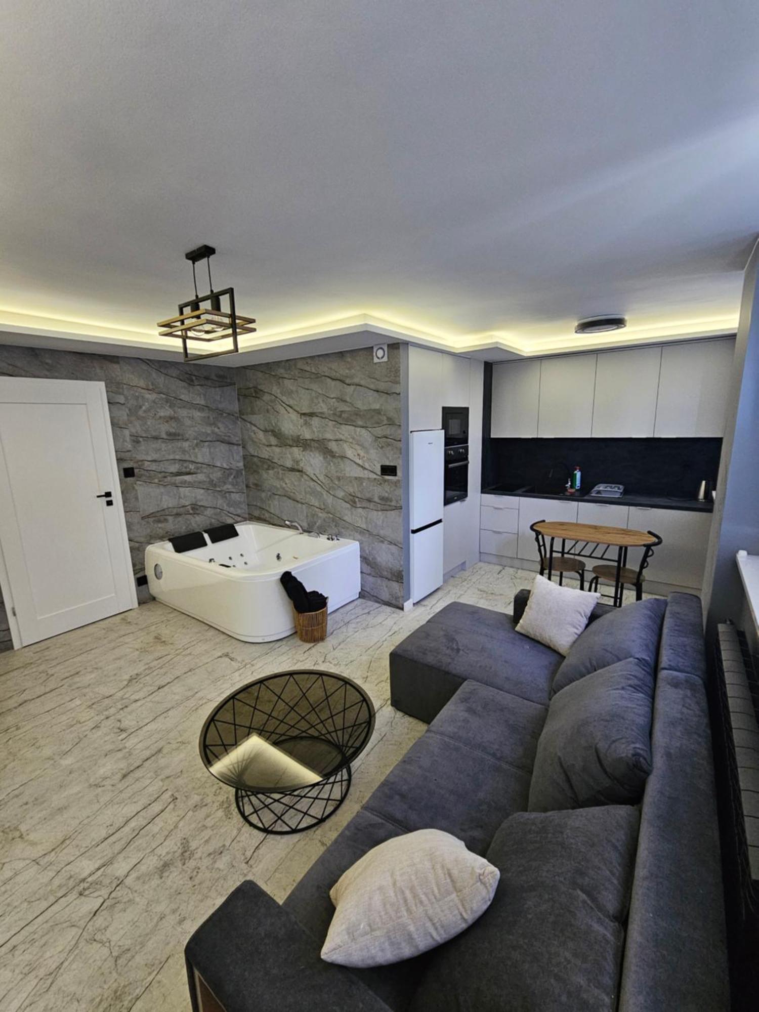 Apartament Z Jacuzzi Klimatyzacja Prywatny Parking Радом Екстер'єр фото